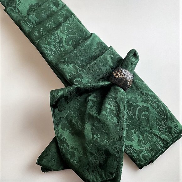 VINTAGE FOREST GREEN CLOTH NAPKINS & RINGS SET 16 PIECES - Picture 1 of 11